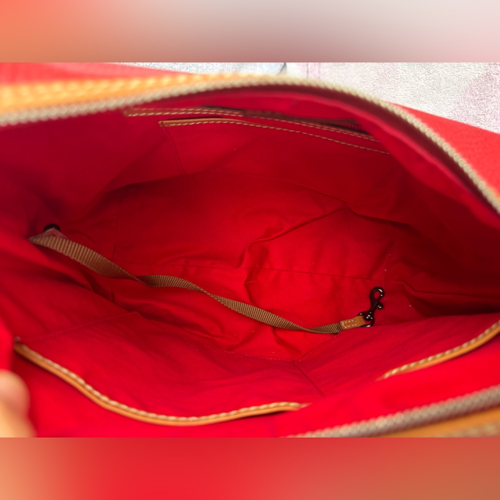 GUC Dooney & Bourke Shoulder (Hobo Style) Bag in Red Pebbled Leather. - Picture 5 of 7